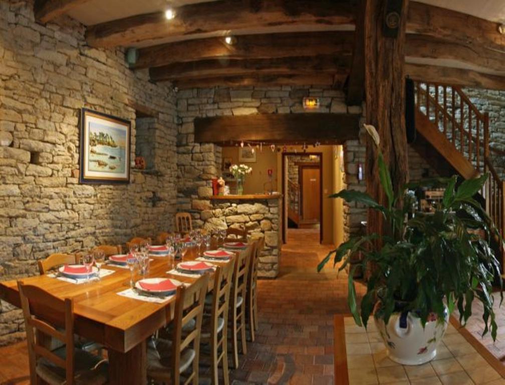 Auberge Saint Hernin Pluherlin Exterior foto